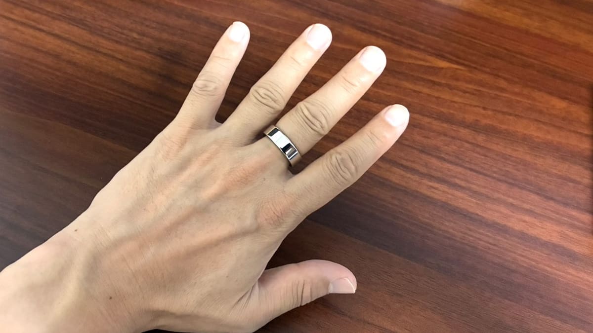3ヶ月使用中のSOXAI RING 2を着けた手元